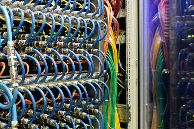 تفاوت زیرساخت سنتی و مبتنی بر سرور در شرکت‌ها